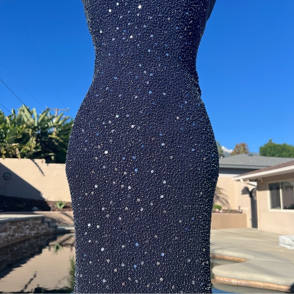 Elegant Deep Blue Sequin Evening Dress - Picture 5 of 15